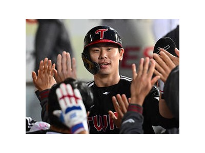 홍창기 무릎 수술 후 복귀 준비 LG 감독 정규 시즌 막판 기대