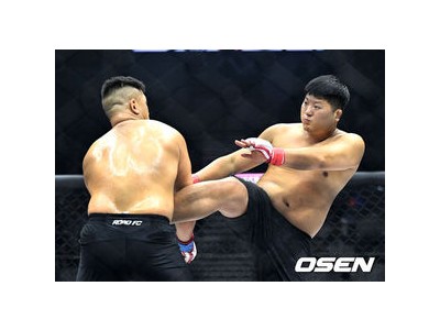 로드FC 전 챔피언 권아솔 ROAD FC 072에서 화제 끌어올림